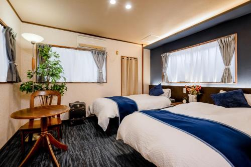 Habitat Imazato Entire 3-Story House 3BR for 10 Near Namba Bikes Included