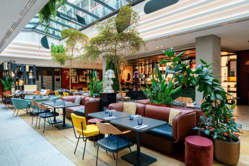 Restaurant, Canopy by Hilton Paris Eiffel Tower in 16th - Trocadero