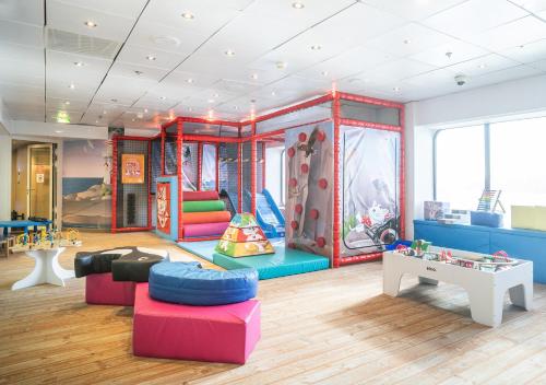 Parque infantil, Viking Line ferry Viking Cinderella - 2-night Cruise Helsinki-Stockholm-Helsinki in Katajanokka