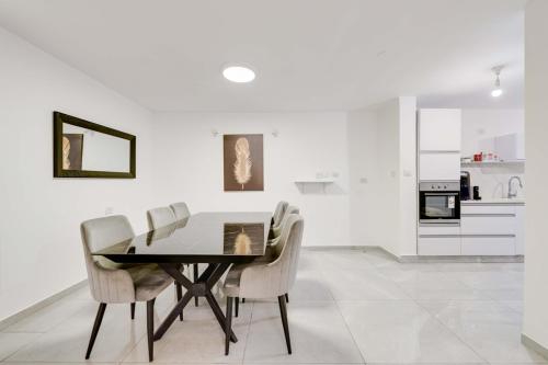 Spacious Luxury Beach Getaway by Torohome in 阿什杜德