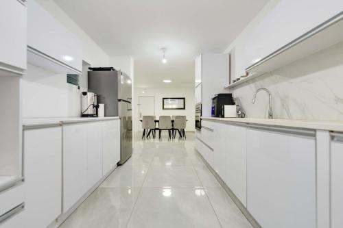 Spacious Luxury Beach Getaway by Torohome in 阿什杜德