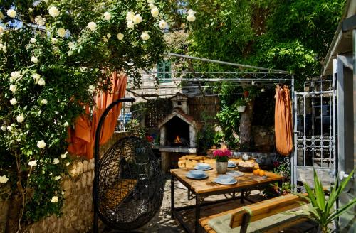 Old Town Sole Mediterranean Garden 4