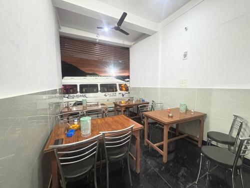 Hotel Ganpati place in Uttarkashi