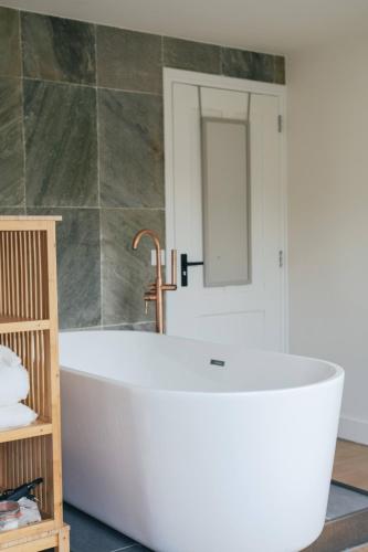 Op Oost Boutique hotel & Restaurant het Kook Atelier in Oosterend