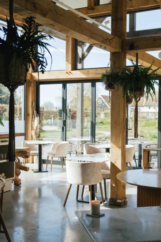 Op Oost Boutique hotel & Restaurant het Kook Atelier in Oosterend