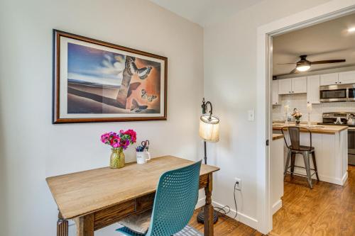 < 1 Mi to Sand! Updated Cottage w/ Yard in Niantic in Niantic