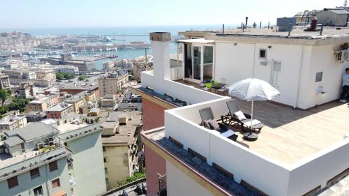 A Postcard From Genoa, Генуя