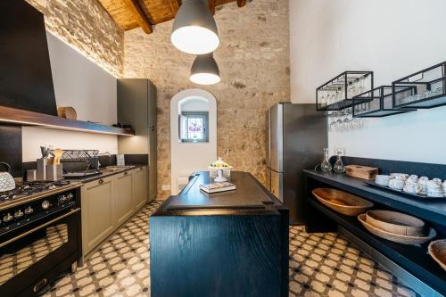 ISULATRAVEL - Villa Torre Molino with HEATED POOL in Casale Zappulla