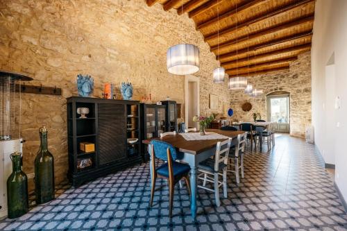 ISULATRAVEL - Villa Torre Molino with HEATED POOL in Casale Zappulla