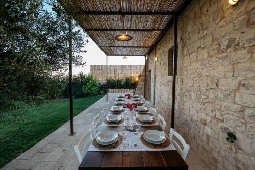 ISULATRAVEL - Villa Torre Molino with HEATED POOL in Casale Zappulla