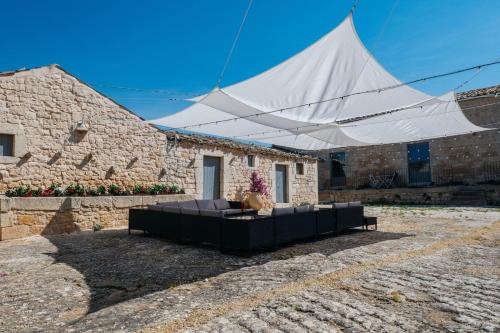 ISULATRAVEL - Villa Torre Molino with HEATED POOL in Casale Zappulla