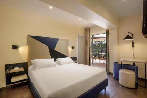 Best Western Plus Globus Hotel Room Type - Deluxe Double Room