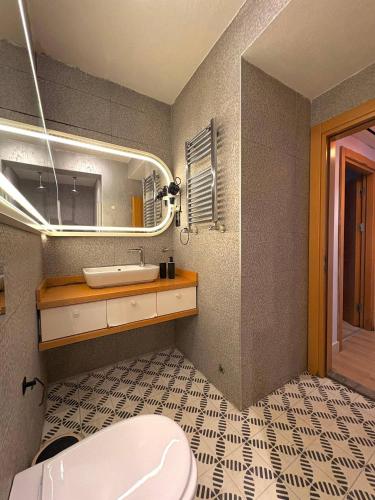 Taksim Square-1BR Rooftop Suite 07 - image 4