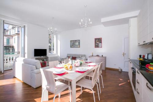 virtuve, Villa Larius Balcone in Carate Urio