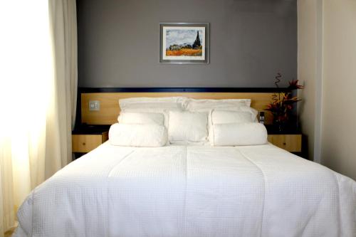 La Defense Apart Hotel La Défense Apart Hotel is conveniently located in the popular Montes Claros area. The hotel offers guests a range of services and amenities designed to provide comfort and convenience. To be found at