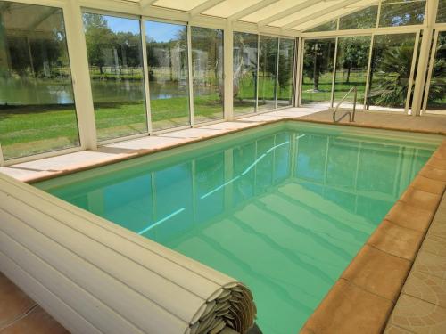 Villa avec piscine interieure au calme de la campagne - Le Gavre