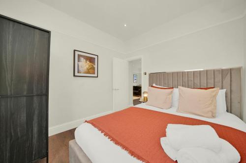 High Spec 2 Bedroom Apartment near West Kensington - image 10
