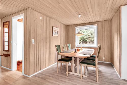 Gemütliches Ferienhaus Mit 600 M Zum Strand in Hals