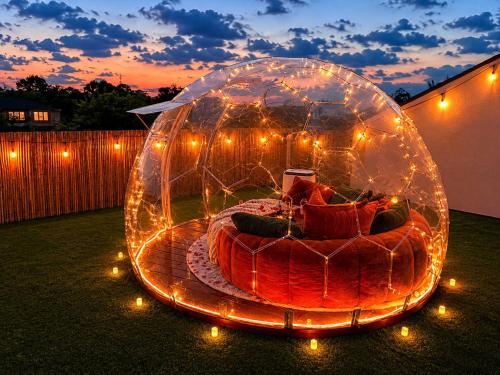 Karaoke Romantic Dome Hot Tub Foosball & Mini Billiards in Love Field vliegveld