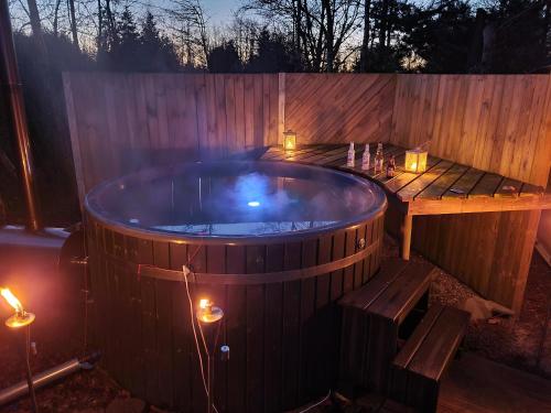 Ferienhaus Mit Whirlpool Und Außenwhirlpool in Hals
