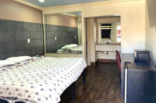 Regency Inn Houston near Hobby Airport - image 14