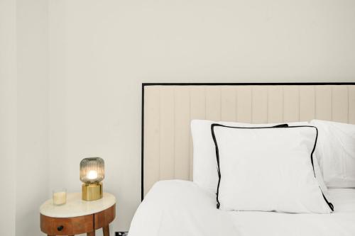 Modern Quiet 2 Bedroom Apartment In West Kensington - image 13