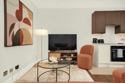 Modern Quiet 2 Bedroom Apartment In West Kensington - image 8