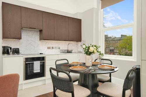 Modern Quiet 2 Bedroom Apartment In West Kensington - image 5