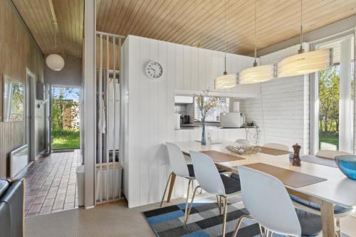 Iekārtas, Charming Brick House With Sauna And Fjord View in Udbyhoj