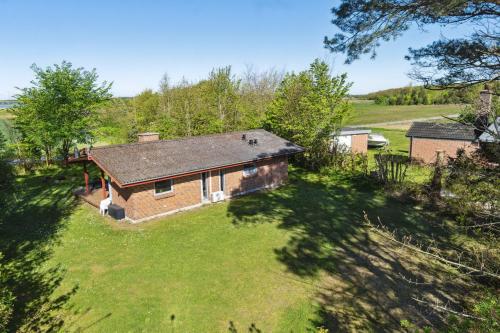 Iekārtas, Charming Brick House With Sauna And Fjord View in Udbyhoj