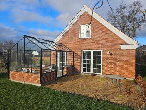 Beautiful Holiday Home In Rural Surroundings – khách sạn tại Helberskov