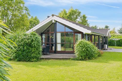 Well-Equipped Summer House Near Skovmose – khách sạn tại Skovby