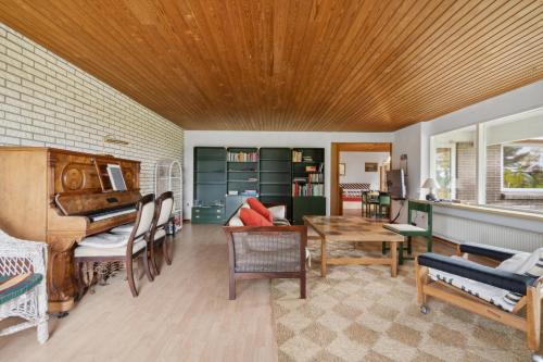 Comoditats, Cozy Holiday Home In Thisted in Sjorring