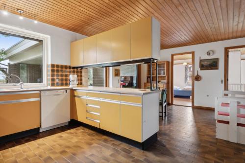 Comoditats, Cozy Holiday Home In Thisted in Sjorring