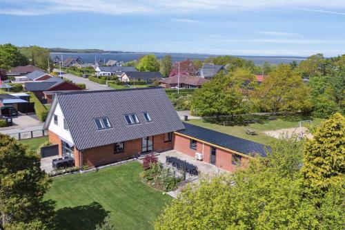 . Near Beach And Golf With Multi-Purpose Room