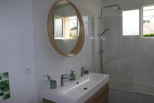 Villa au calme entre lac et océan avec piscine privée et spa à Hourtin (Villa au calme entre lac et ocean avec piscine privee et spa a Hourtin) in Hourtin