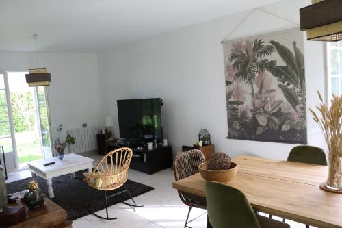 Villa au calme entre lac et océan avec piscine privée et spa à Hourtin (Villa au calme entre lac et ocean avec piscine privee et spa a Hourtin) in Hourtin
