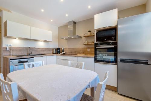 virtuve, Maison Casabert in Sentmišela De Maurienne