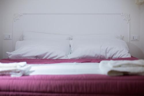 Corso Vittorio Apartment - Tap to explore photos