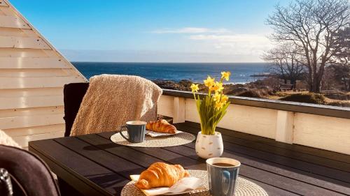 المرافق, Sea Views Cliffs 50 M From The Sea In Sandvig in ألينجى