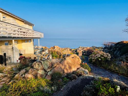 المرافق, Sea Views Cliffs 50 M From The Sea In Sandvig in ألينجى