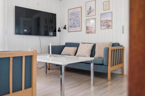 Holiday Home For 6 Near Beach And Hals Town - image 5