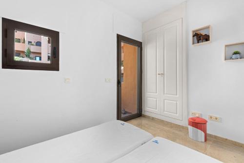 Coto Real Penthouse 2470 Naxos Sea-View - image 3