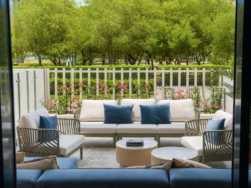 LUXX Live the Dubai Dream! Brand-New Designer Villa with Pools Padel Lift Services - image 10