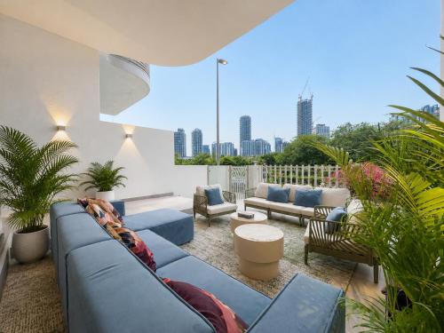 LUXX Live the Dubai Dream! Brand-New Designer Villa with Pools Padel Lift Services - image 9