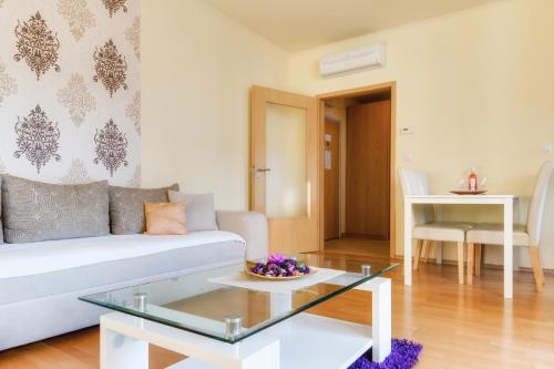 Trendy Deluxe Apartments - image 7