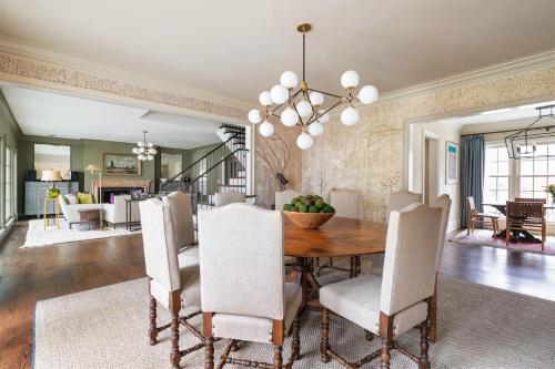 Family Home Aurelia Abode in Morningside-Lenox Park