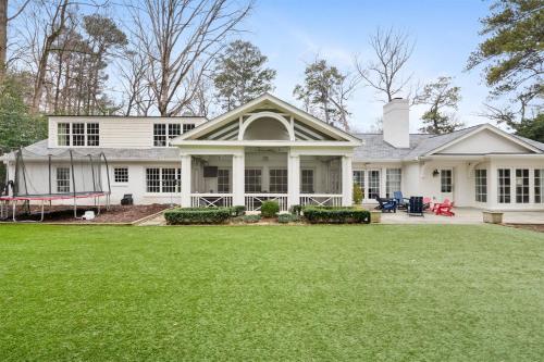 Family Home Aurelia Abode in Morningside-Lenox Park