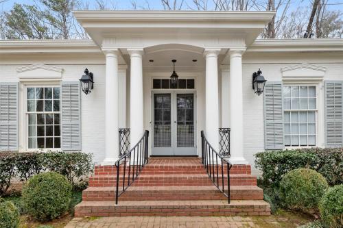Family Home Aurelia Abode in Morningside-Lenox Park