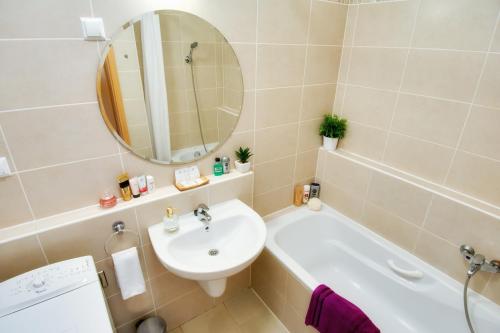 Trendy Deluxe Apartments - image 9